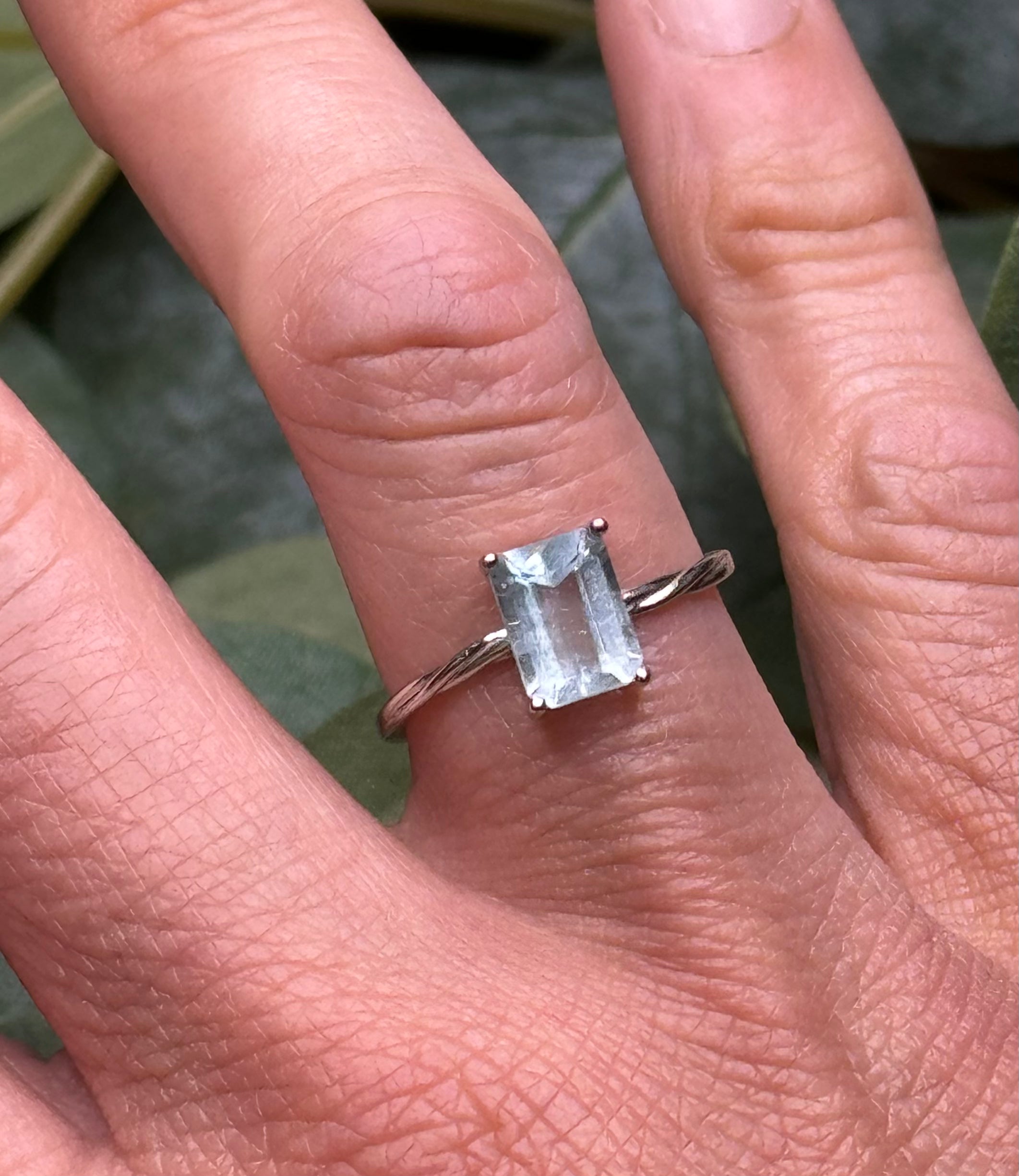 Emerald-cut aquamarine adjustable ring in 925 sterling silver