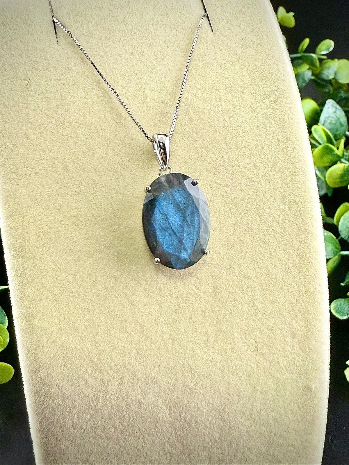 Oval labradorite pendant set in 925 sterling silver