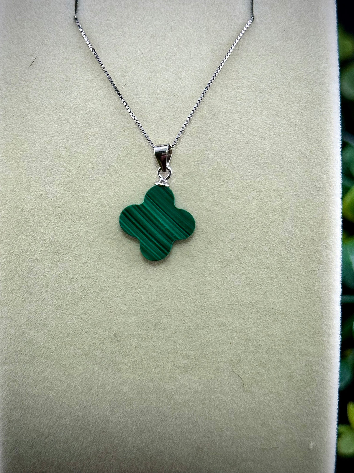 Malachite clover pendant set in sterling silver