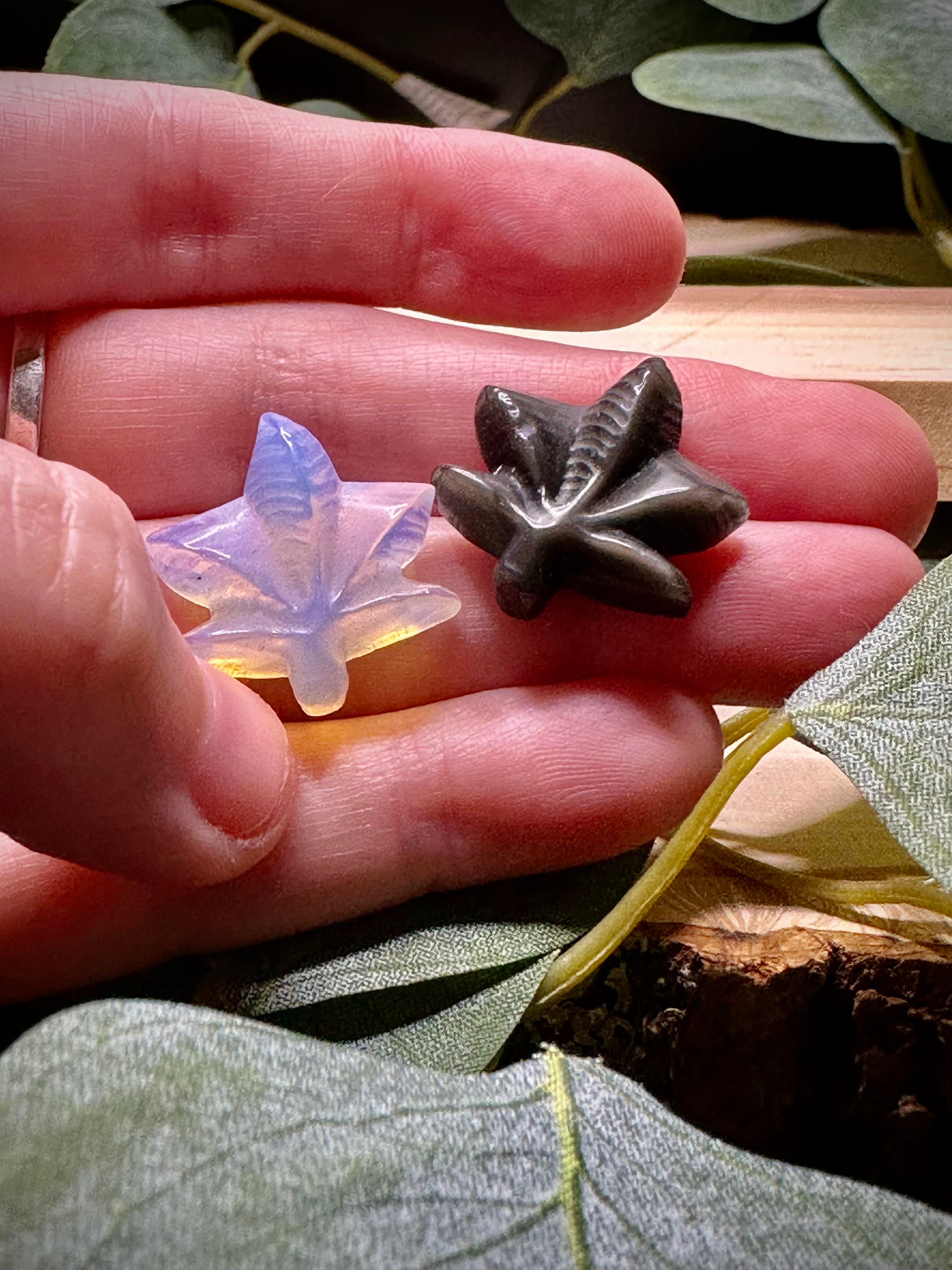 Mini Pot Leaf Carving