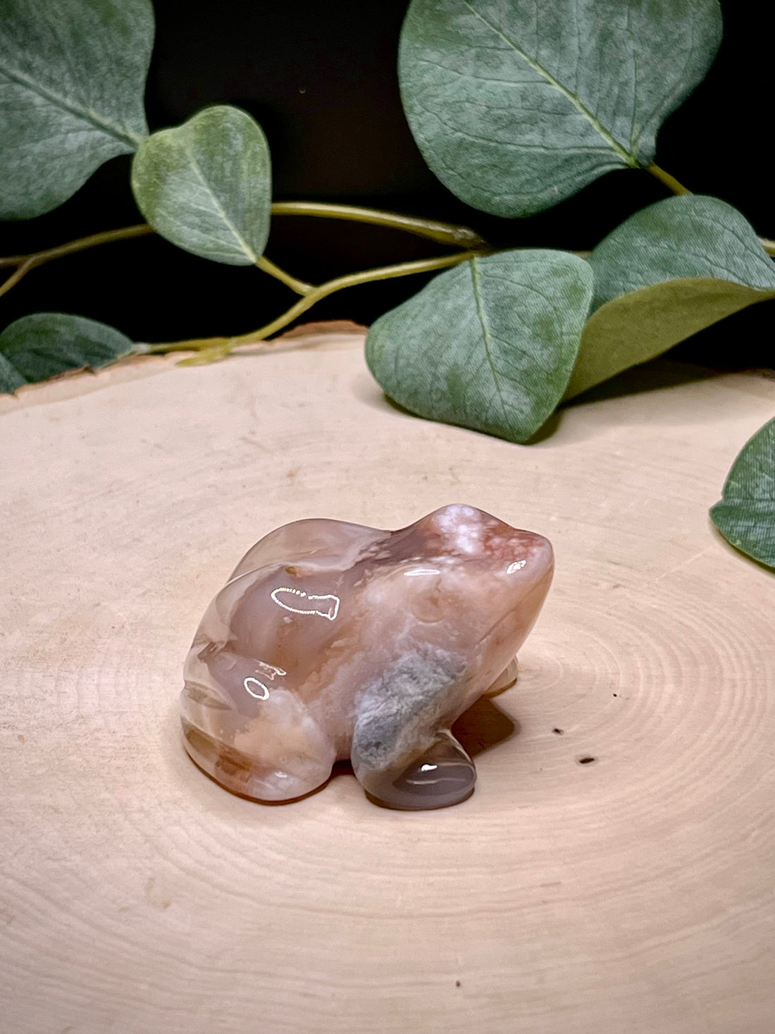 Flower Agate Frog Carving