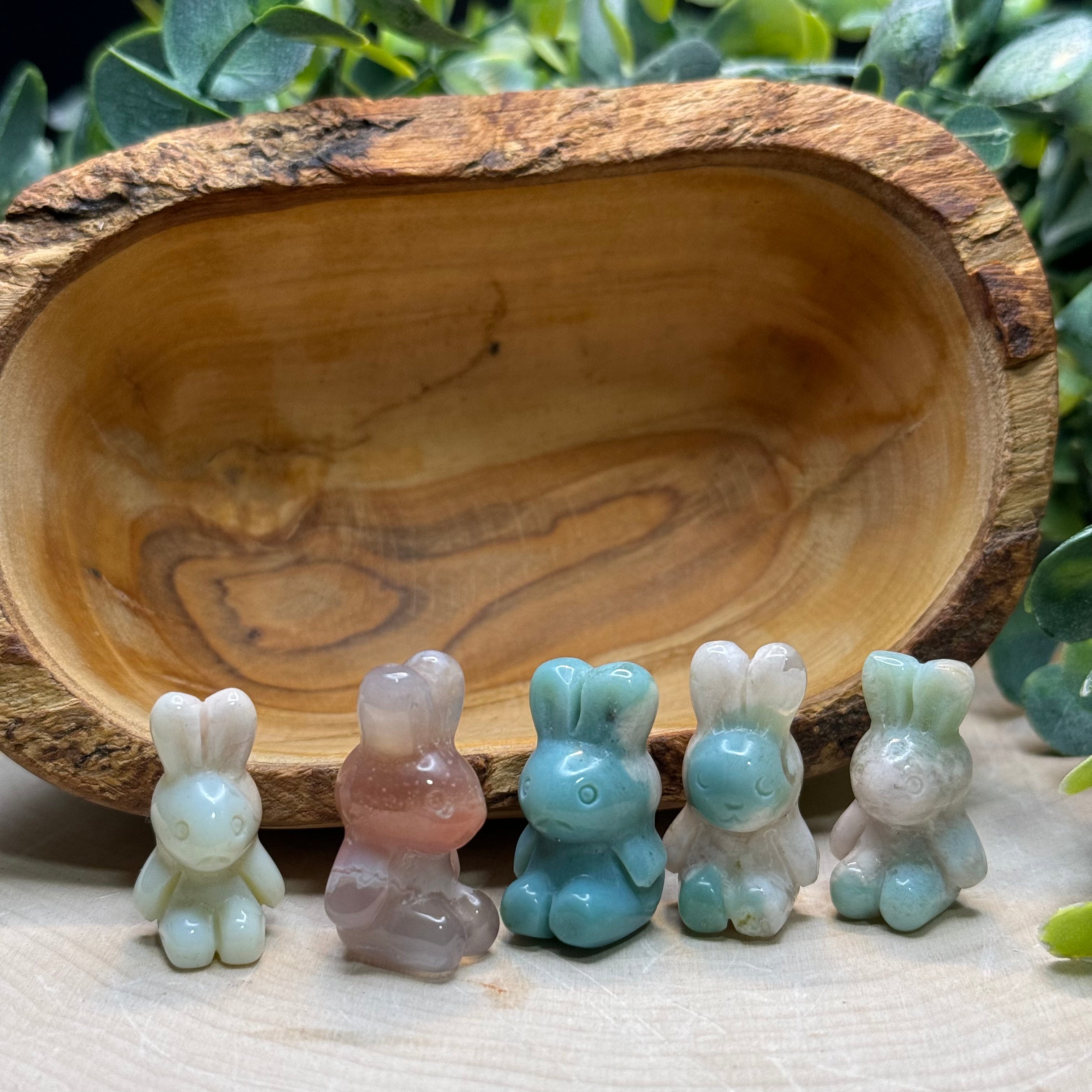 Small Flower Agate Rabbit Carvings