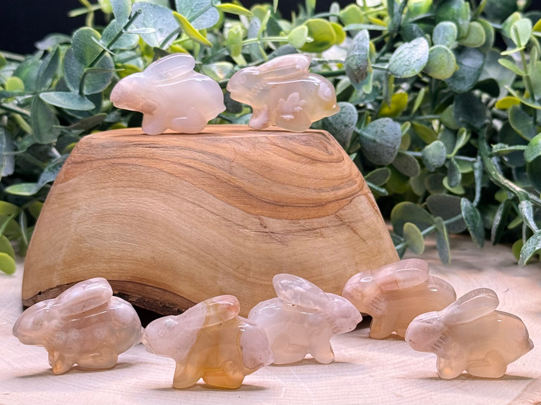 Small Flower Agate Flat Rabbit Carvings