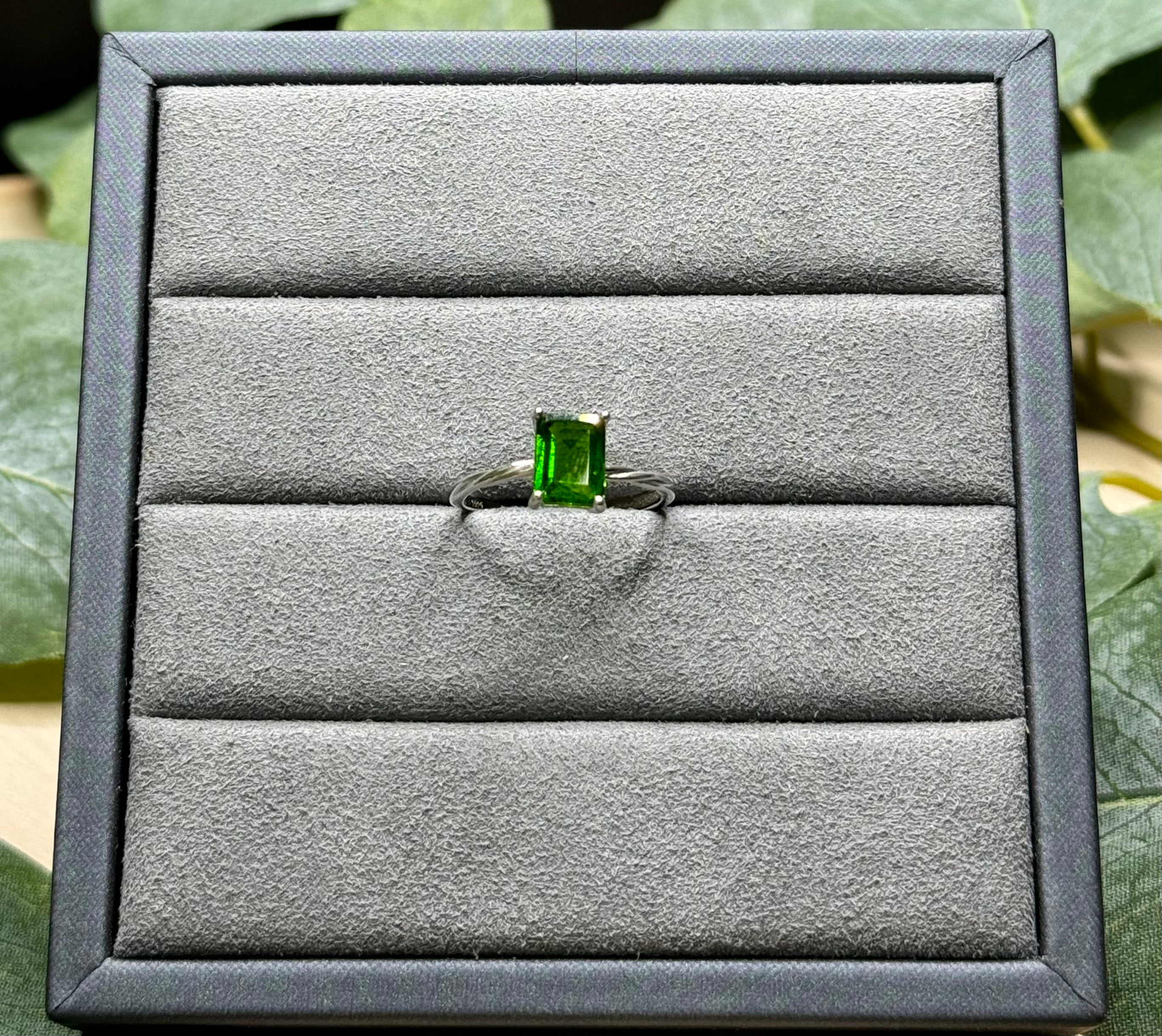 Green diopside ring in 925 sterling silver, alternate view